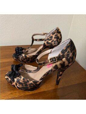 Betsy Johnson Leopard Print Heels with Black Bow.  Size 6.  Great condition.